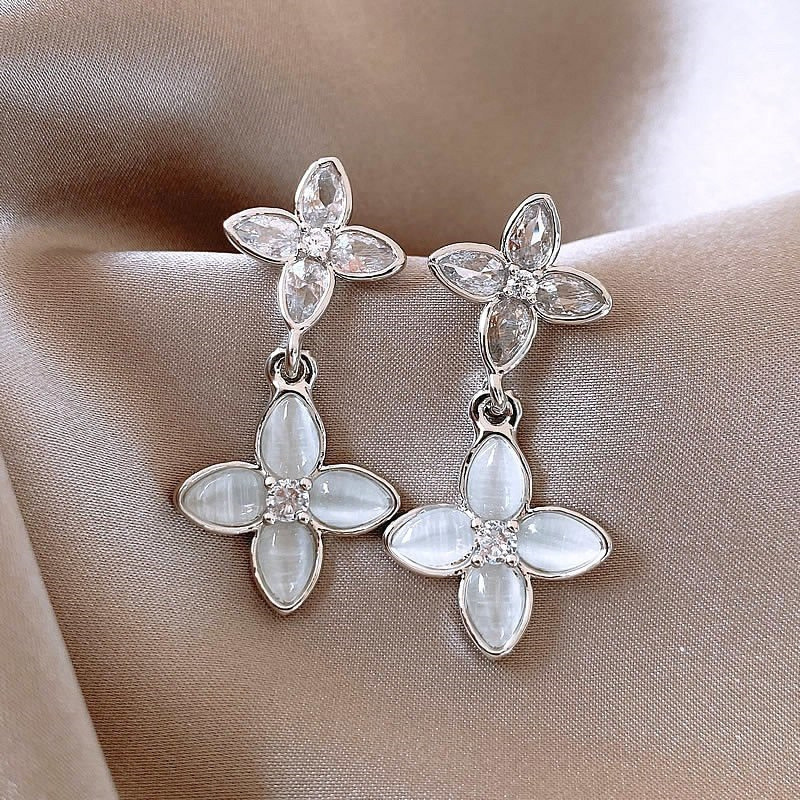 Designers Brand Earrings Designer Ear Stud Clover Earrings Women Jewelry Earrings Fashion High-End Shiny Zircon Cat's Eye Earrings Elegant Unique
