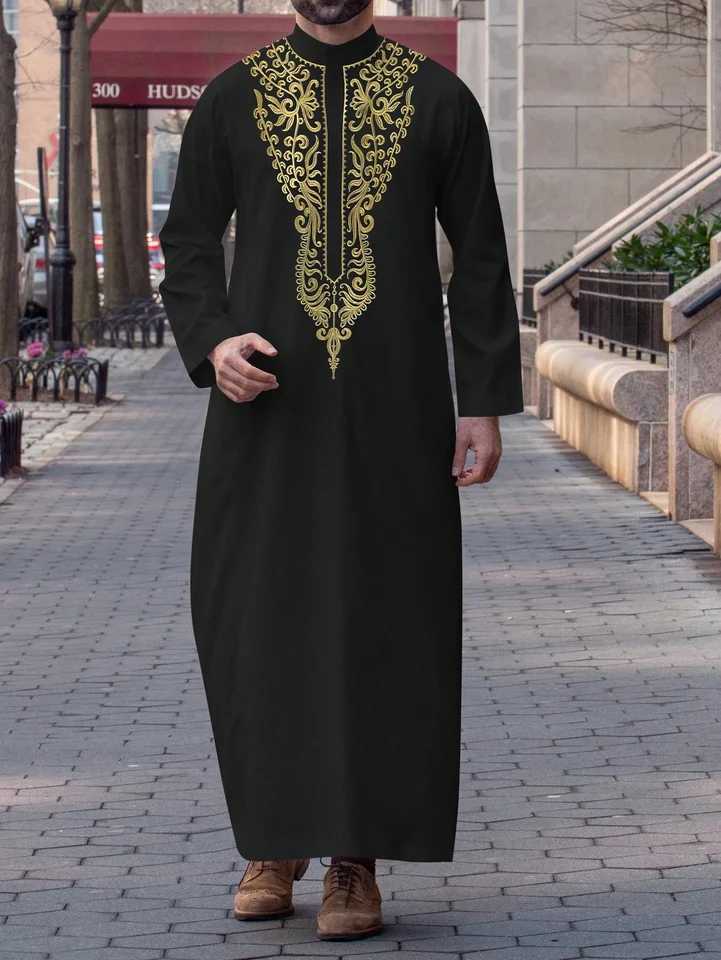 Luxury mens Muslim long sleeve Embroidered garment Embroidered new long sleeve Islamic robe for Muslims W251216