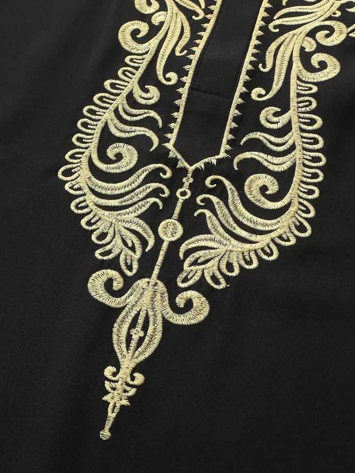 Luxury mens Muslim long sleeve Embroidered garment Embroidered new long sleeve Islamic robe for Muslims W251216