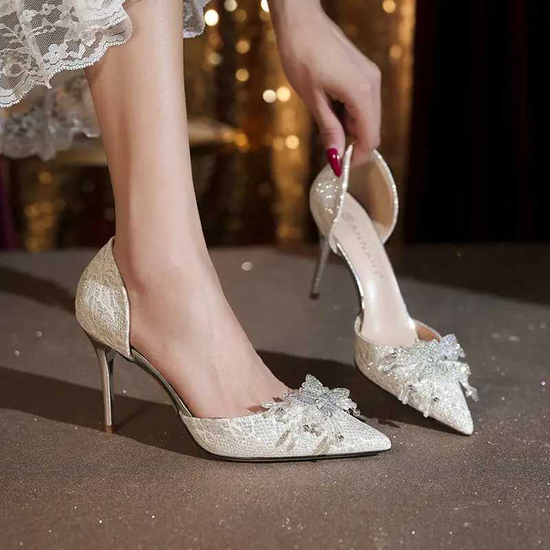 2025 Summer New Pointy Hollow Heels Champagne Color Temperament Rhinolite WomenS Single Shoes Banquet Bridesmaid Shoes X260417