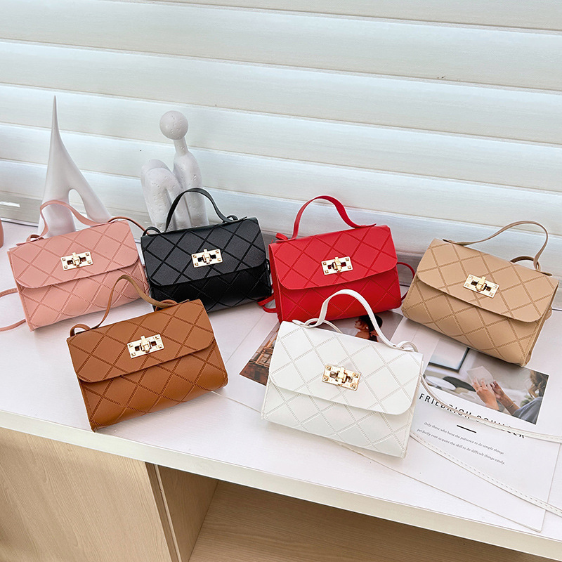 One Piece Dropshipping Guangzhou Foreign Trade Small Package Wholesale New Women's Embossed Small Square Bag Simple Classic Handbag