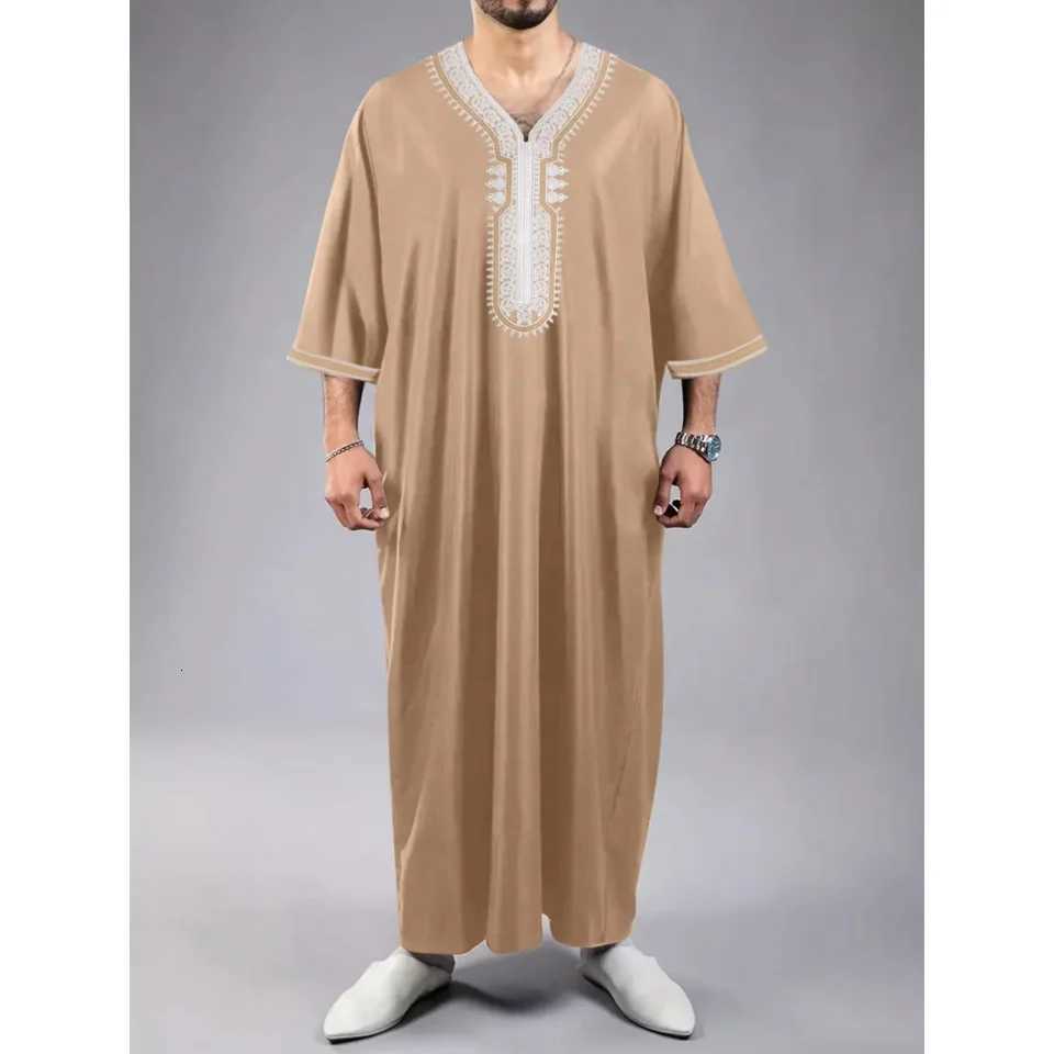 2025 Muslim mens robe Moroccan style elegant and simple embroidered mens robe casual and loose Eid al Fitr mens robe W251216