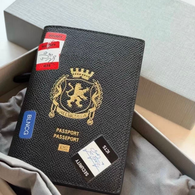 26SS high-quality Paris designed genuine leather passport card bag with multiple labels and boarding passes passport and document bag