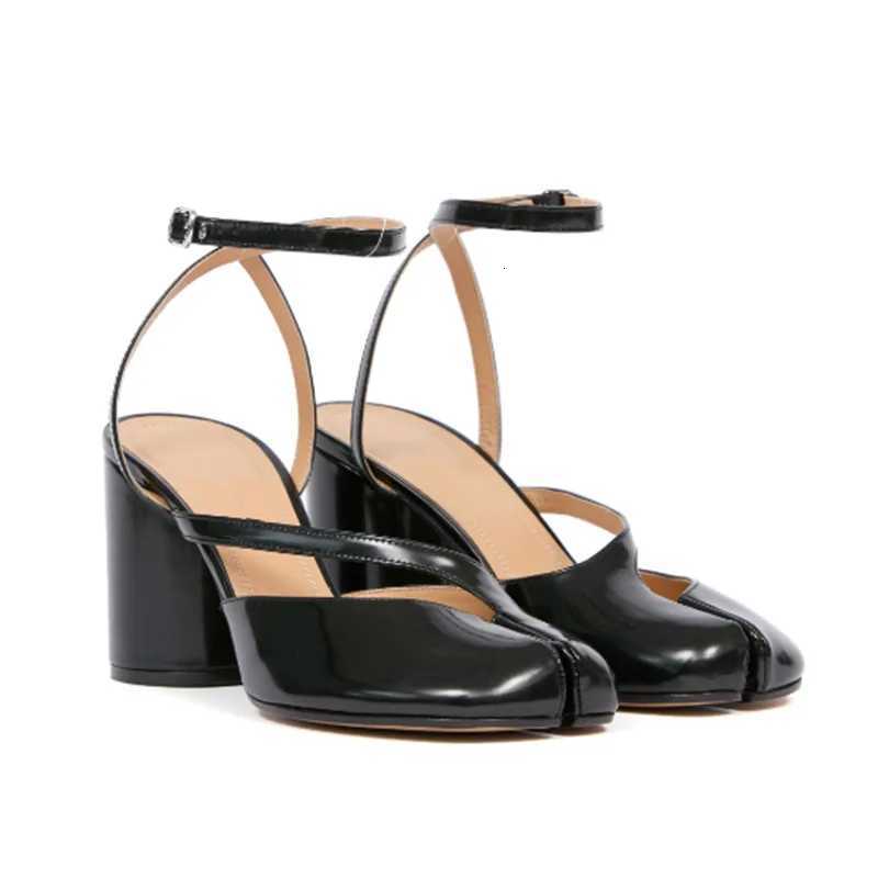 New Fashion Patent Leather Cross Strap Tabi Women Sandals Summer Slingbacks Split toe Thick High heels Chunky Shoes Sandals X260417