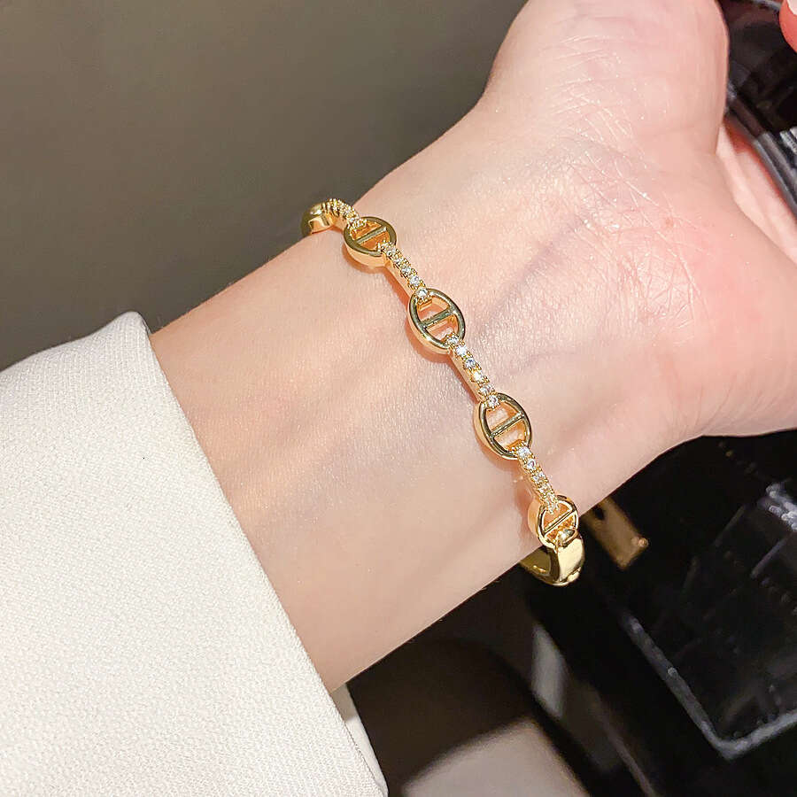 18K Real Gold Plated Zircon Pig Nose Clasp Bracelet Light Luxury High-End Fashionable Temperament Jewelry Wholesale