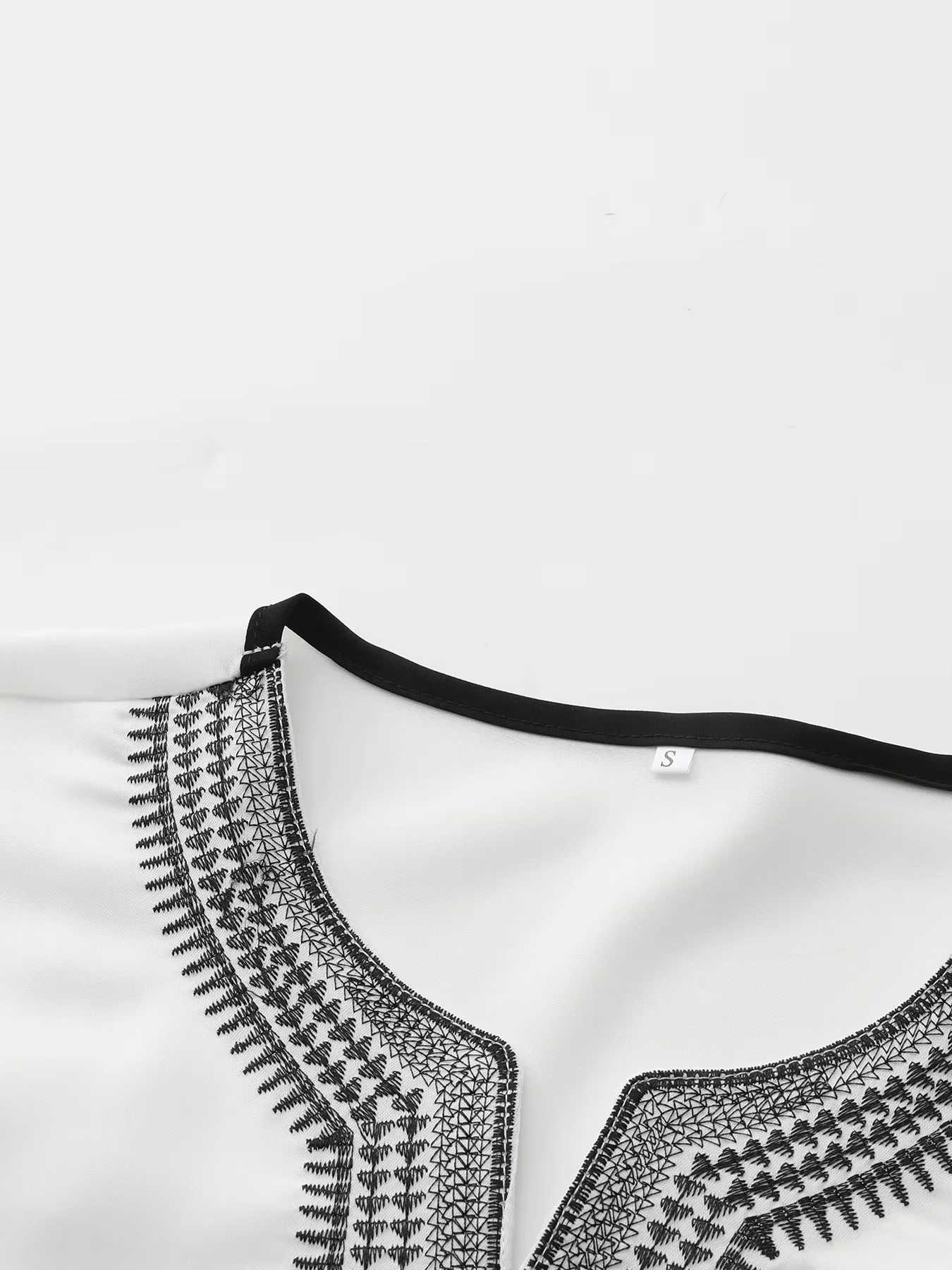 Traditional Middle Eastern Muslim Ethnic Style Mens Robe Eid al Fitr Clothing Round Neck Embroidered Mens Robe W251216