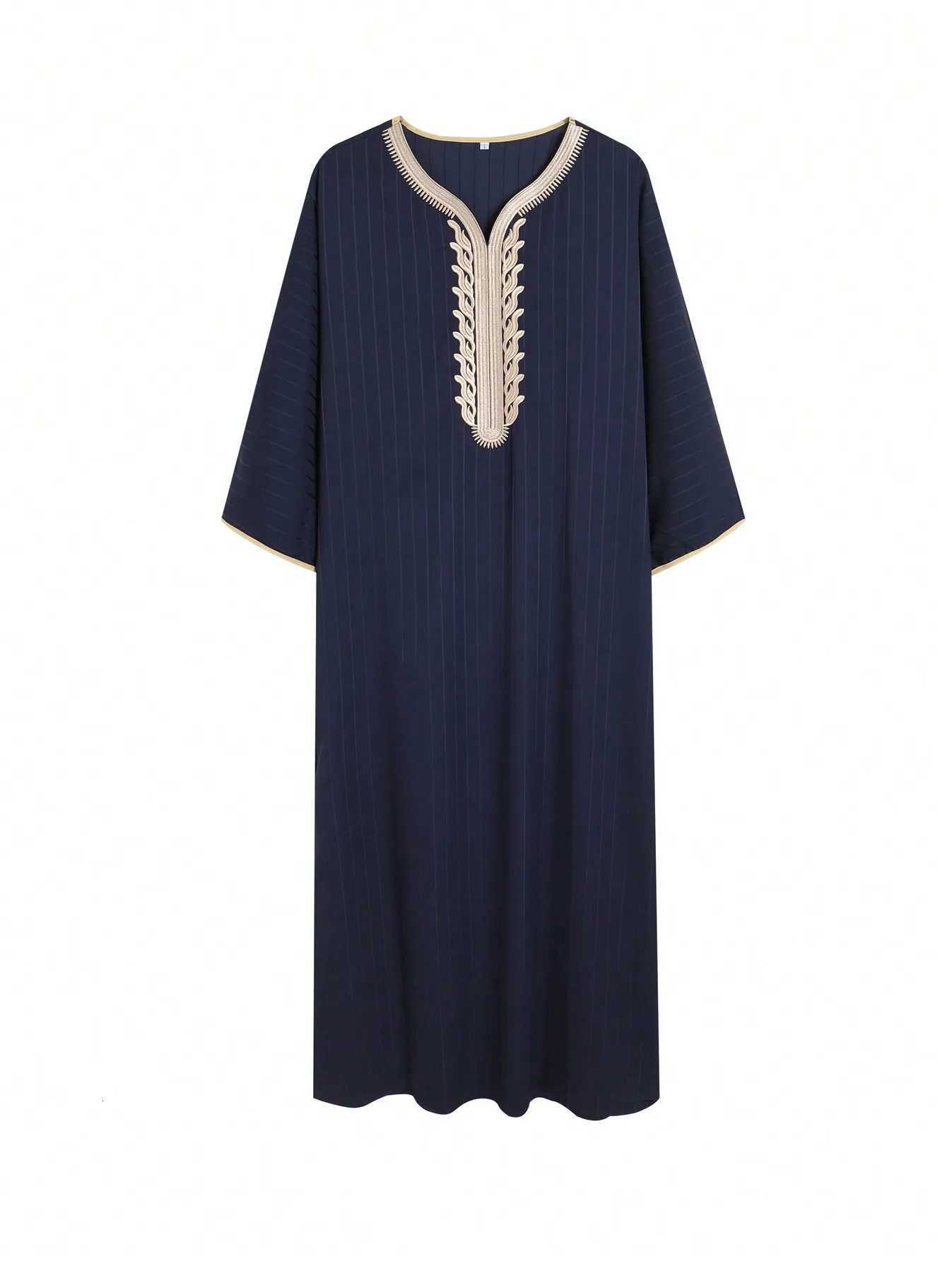 New Traditional Muslim mens robe fashionable and luxurious Moroccan style embroidered mens robe casual worship robe W251216