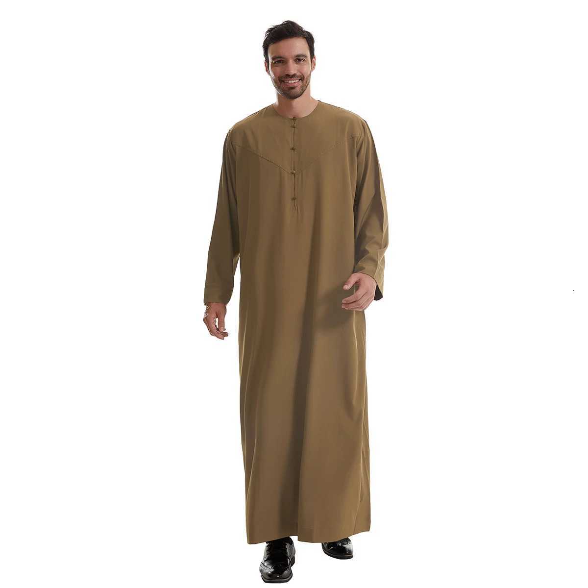 TH839 Mens Muslim Middle Eastern Men Long Sleeves Pure Color Buckle Robe Ramadan Eid Jubba Thobe W251216