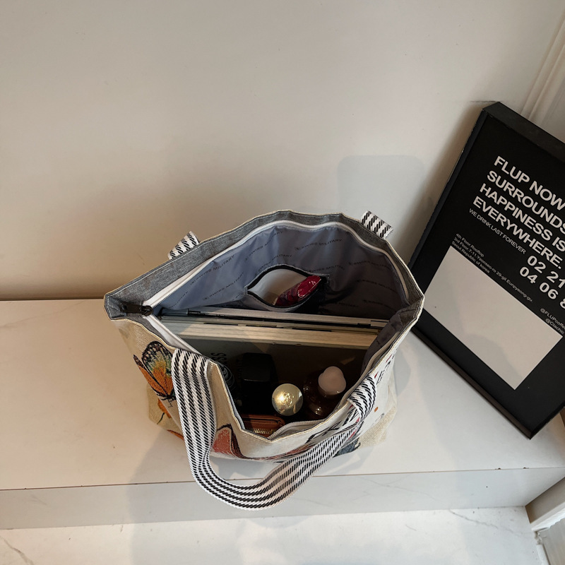 Korean Style Large Capacity Linen Canvas Shoulder Bag for Women 2025 New Trend Versatile Cute Casual Handbag Tote Bag