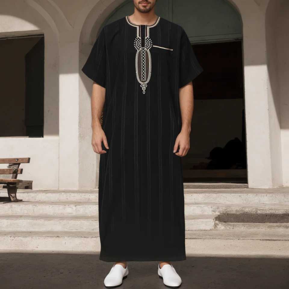 2025 Elegant Retro Muslim Mens Robe round Neck Loose Festival Clothing Moroccan Style Luxury Simple Design for Men W251216