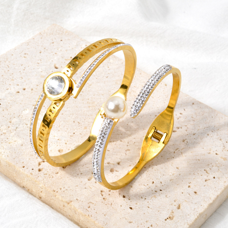 Designer Jewelry Women Bracelet Designer For Women Luxury Hipster Couple's Style Daily Wear Jewelry High Quality Trend Shopping Party Casual Trav