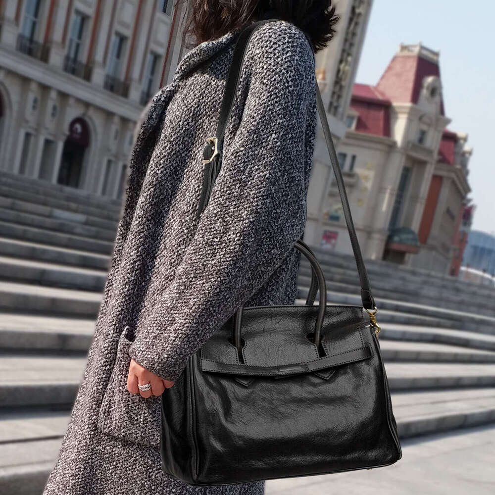 2026 New Women Large Capacity Cowhide Leather Handbag Luxury Niche High End Top Handle Bag All Season Ladies Shoulder Bag Fashion Purse SENYY