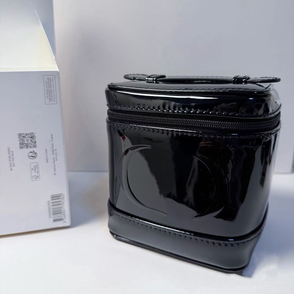 Designer Leather Cosmetic Makeup Bag VIP Lipstick Organizer Clutch Holder for Travelling Toiletry with Gift Box