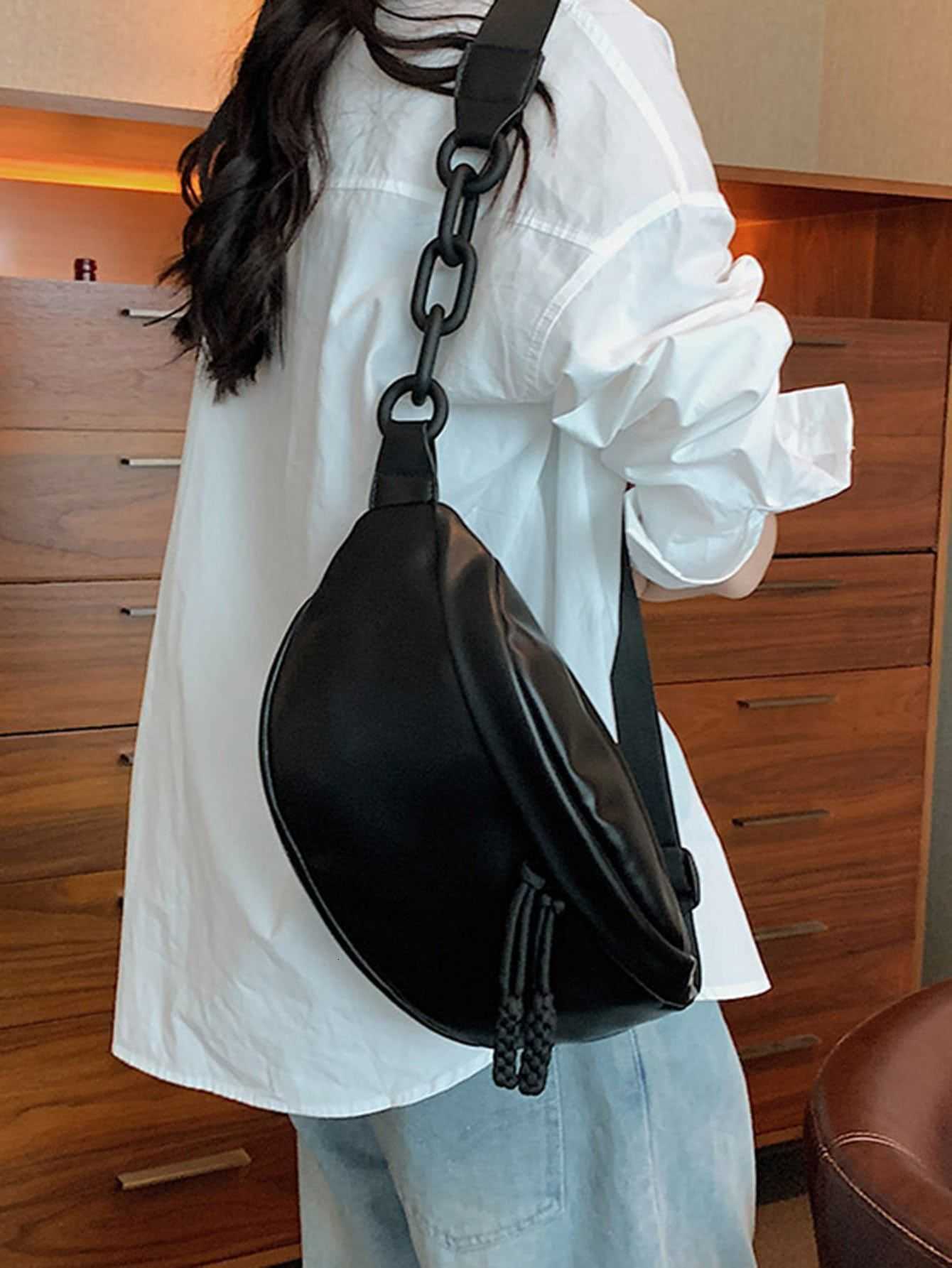 Hot-selling Korean-style large-capacity crossbody bag or clutch bag for women, 2024 new model, soft leather PU, simple and rugged chain strap, crossbo