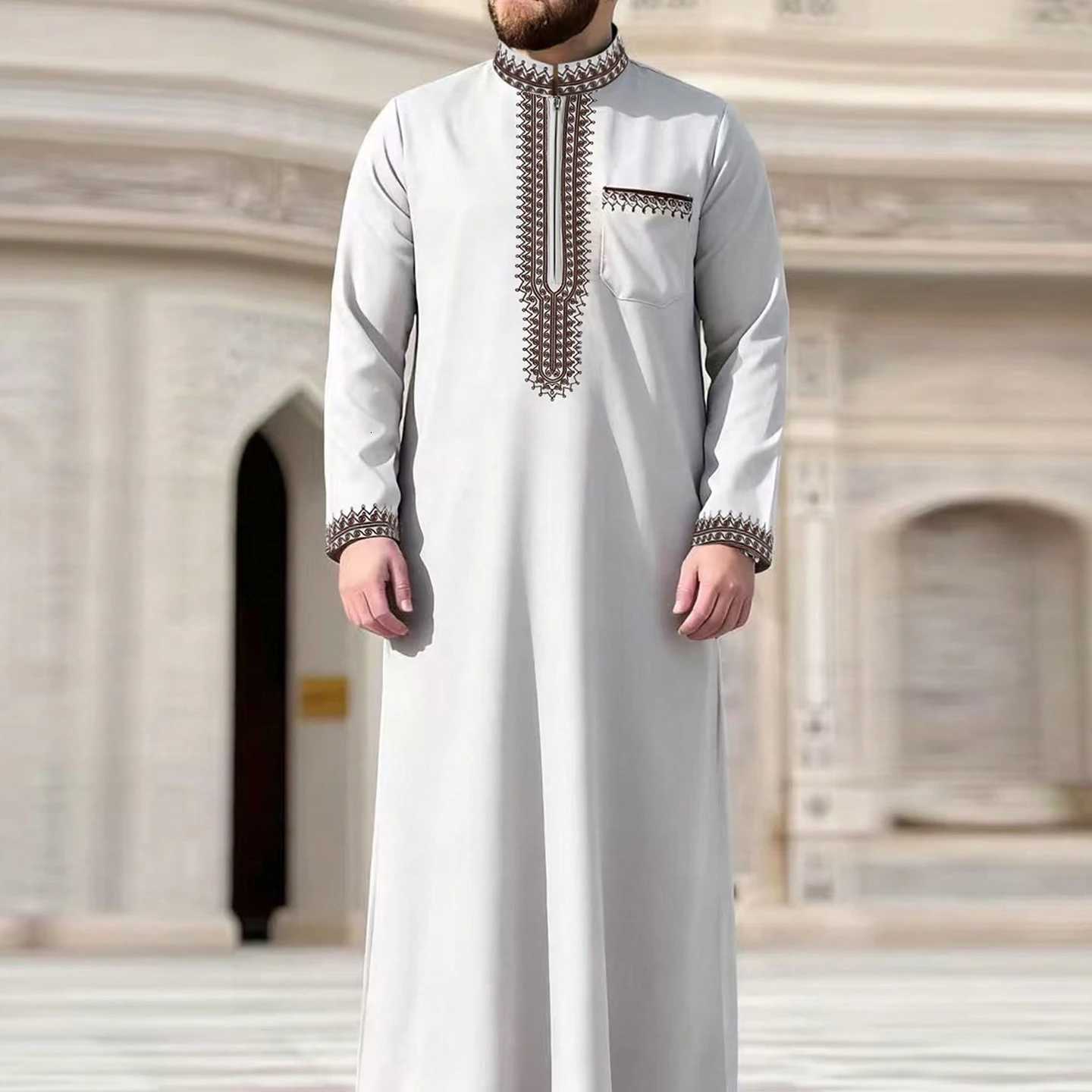 Mens Ethnic Pattern Embroidery Zipper Hooded Robe Traditional Long Sleeve Pocket Jubba Thobe for Daily Wear Man Islamic Thobe W251216
