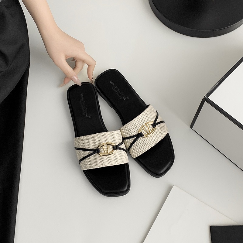 Longweicheng 2026 summer new fashionable and versatile designer slippers outdoor breathable and comfortable flat beach shoes for women