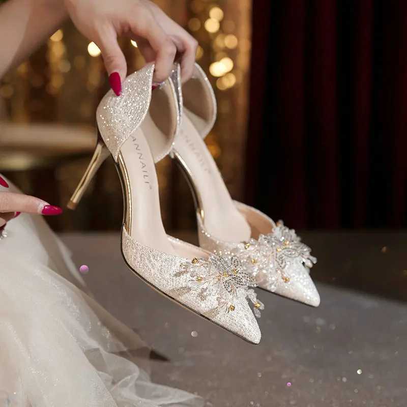 2025 Summer New Pointy Hollow Heels Champagne Color Temperament Rhinolite WomenS Single Shoes Banquet Bridesmaid Shoes X260417