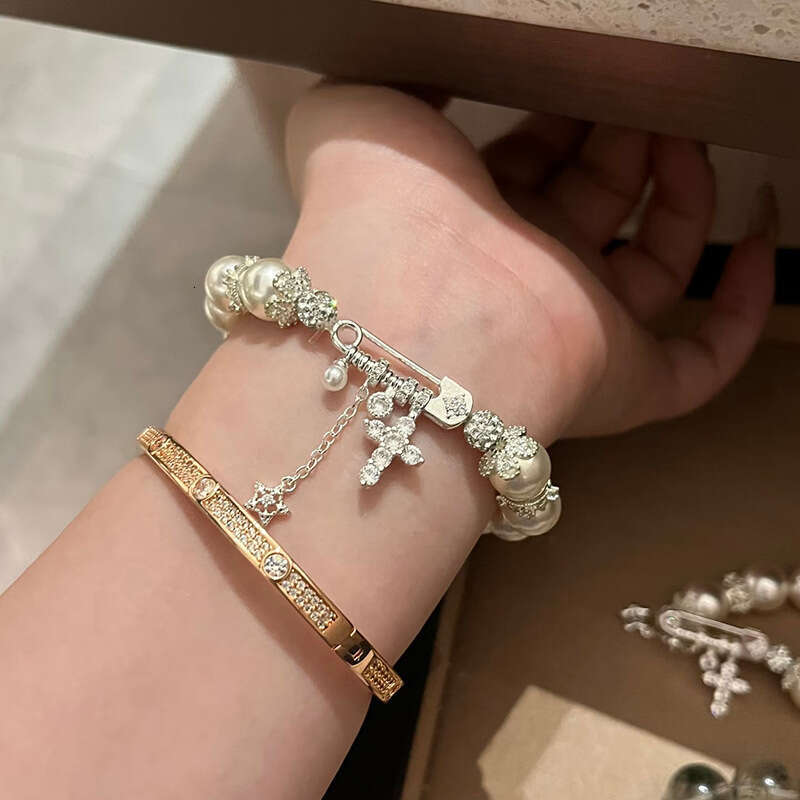 Zircon And Pearl Beaded Cross Pendant French Vintage Fashion Temperament Bracelet, Light Luxury High-End Jewelry