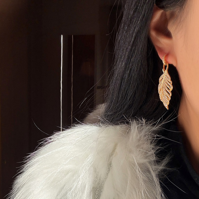 Vintage Luxurious Feather with Diamonds, New Artistic Exaggerated Vivid Exquisite Metal Texture Earrings - view 3
