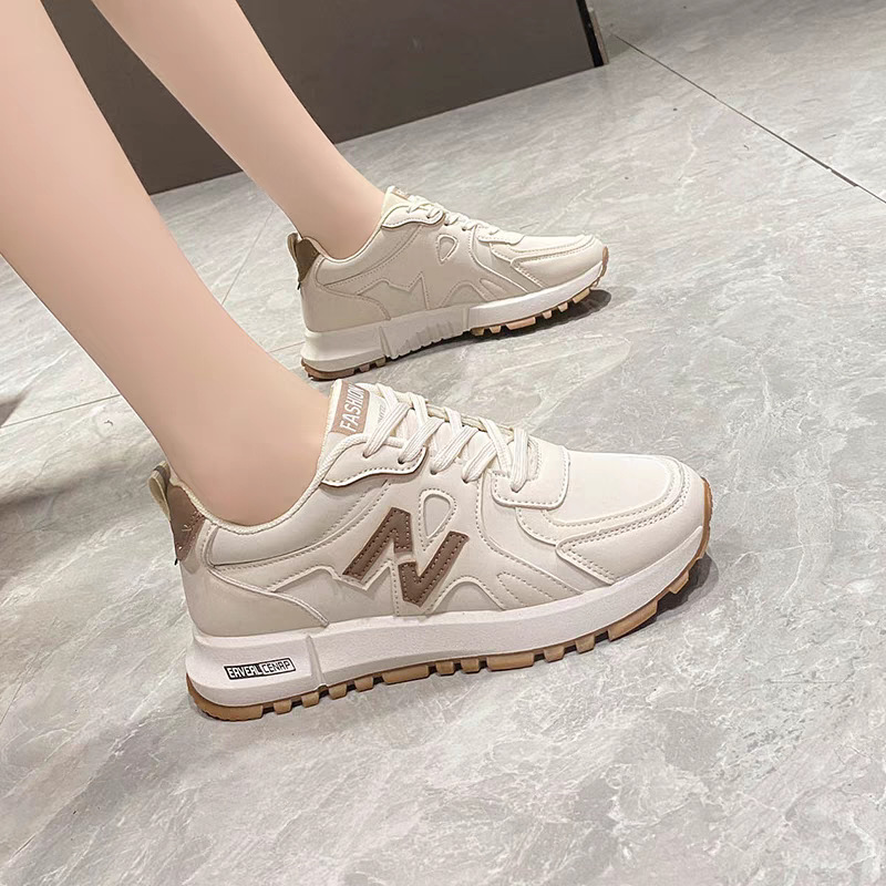 Sports shoes for women in the spring and autumn of 2026 are super popular versatile anti slip and casual women's shoes with soft soles and lightw