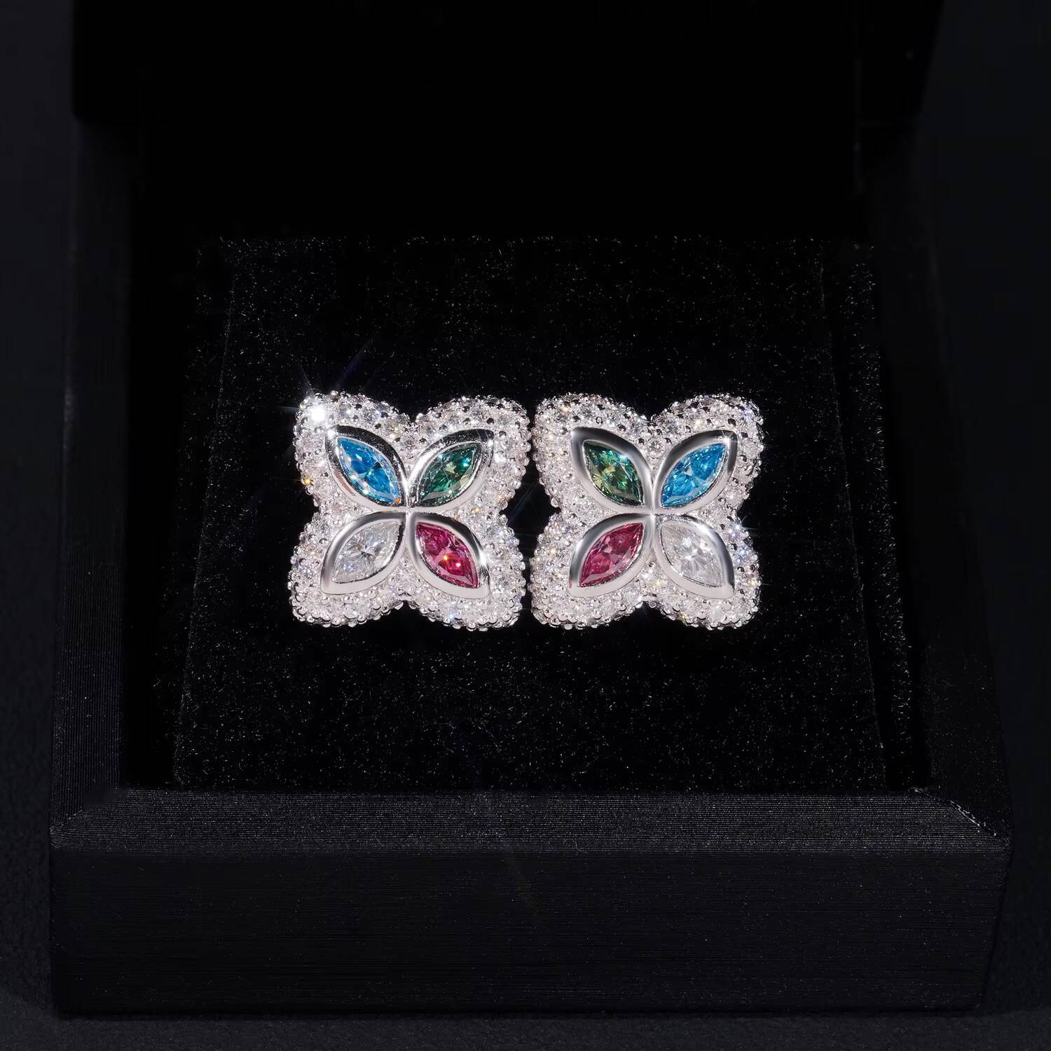 High-End 925 Silver Inlaid Colorful Moissanite Four-Leaf Clover Stud Earrings Diamond Test Pen Approved