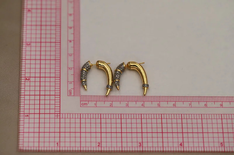 Sight Unique Metal Geometric Stud Earrings for Women Fashion Vintage Crystal Earrings Gift 260409