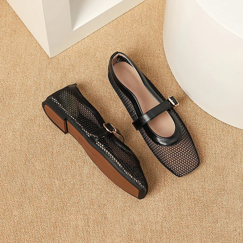 2025 women Summer s MS Hollow Sandals Women Flats Shallow Beach Shoes Comfort Retro Female Flat shoes 260415