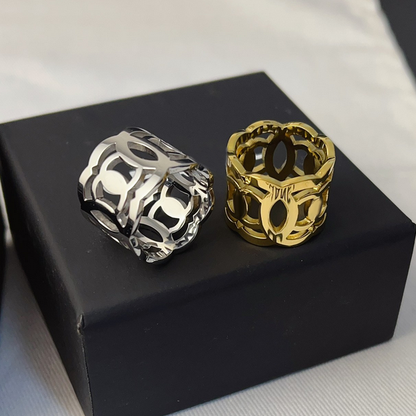 Ring Designer Hollowed Out Letter Ring Gold Silver Color High End Style Ring Fashion Couple Wide Band Ring Elegant Ring Fashion Party Gift Accessory