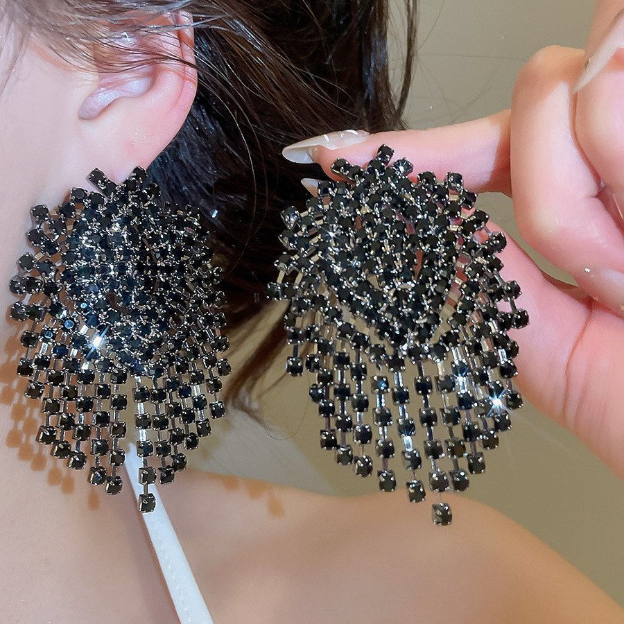 Exaggerated new luxury with full diamond embellishments, fashionable and elegant, super shiny, unique design, niche earrings - view 8