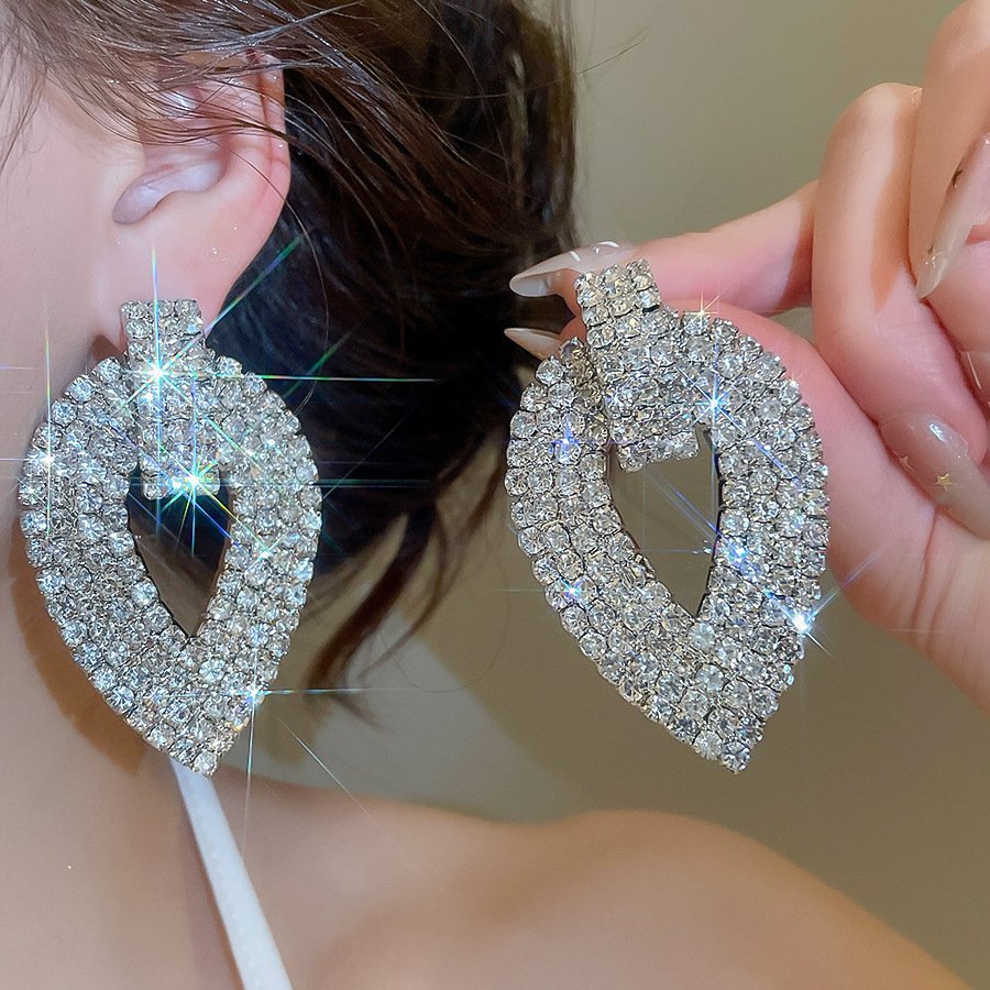 Silver needle heavy-duty diamond-studded water drop full-diamond high-end earrings, luxurious and elegant, face-slimming earrings - view 4