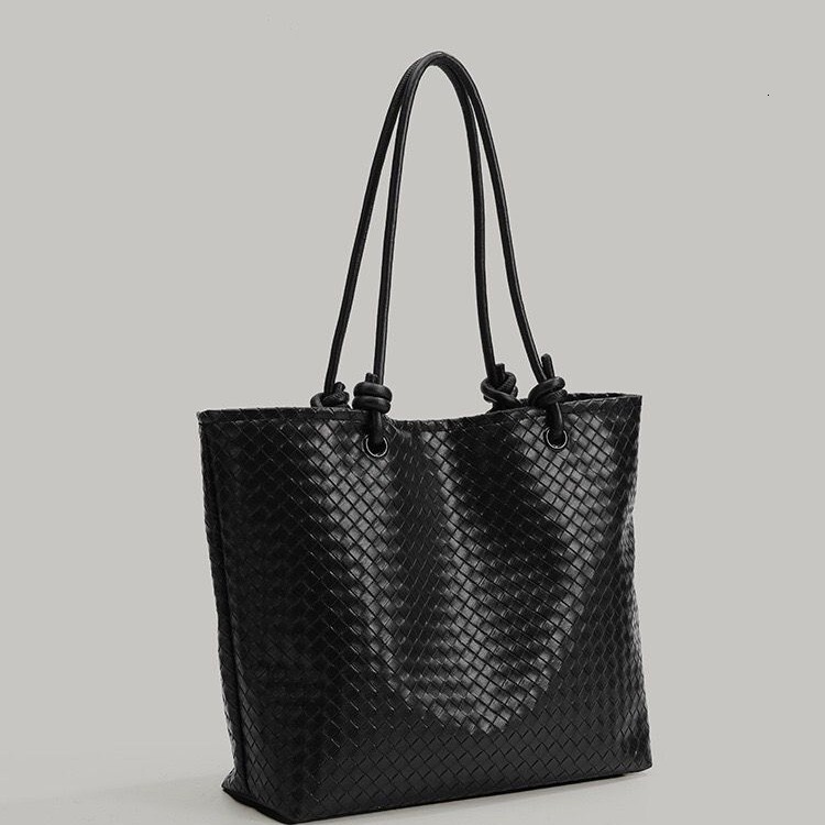 Bestseller Niche Handmade Woven 2025 New Model High-End Light Luxury Shoulder Handbag Commuting Large Capacity Tote Bag Ddmytues