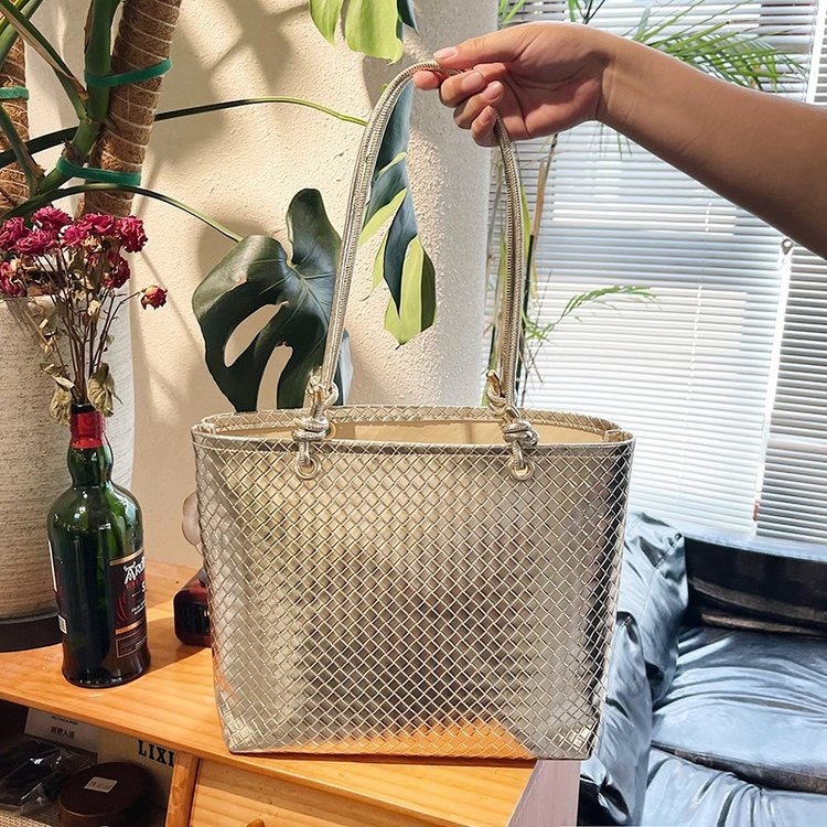 Bestseller Niche Handmade Woven 2025 New Model High-End Light Luxury Shoulder Handbag Commuting Large Capacity Tote Bag Ddmytues