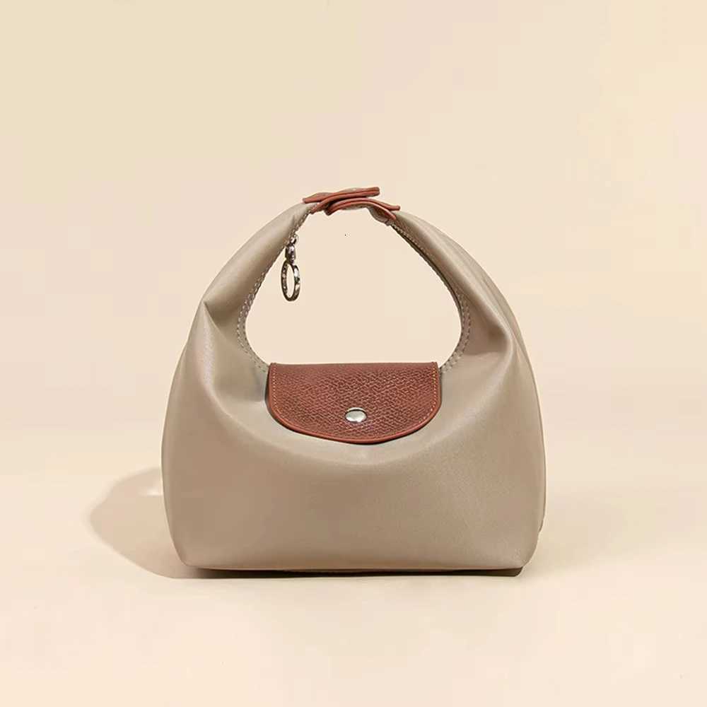 Versatile Lady Crossbody Bag Nylon Waterproof Tote with Two Detachable Straps Fashionable Dumpling Handbag for Women H260417