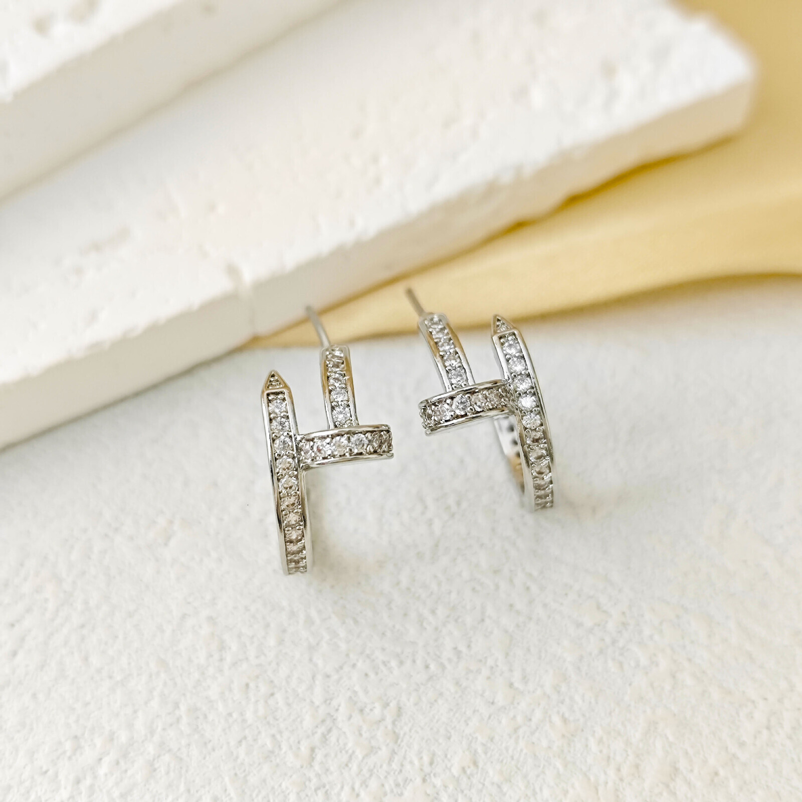 Women's Jewelry Luxury Earrings Designer Earrings For Woman Earrings For Men Ear Cuffs Niche Diamond Studded Single Ear Buckle Personality Diamon