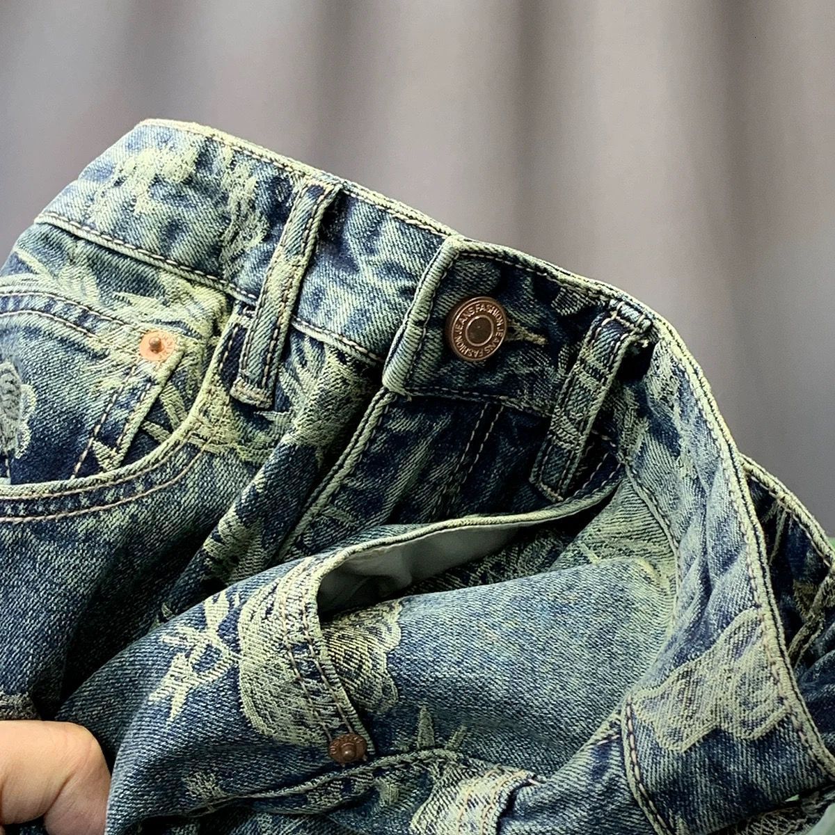 2026 Designer Collection - High-end Luxury Summer Outdoor Casual Men's Denim Shorts. The Style Is Fashionable And Unique, Featuring Stylish Strip