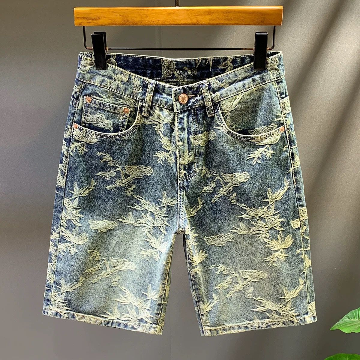 2026 Designer Collection - High-end Luxury Summer Outdoor Casual Men's Denim Shorts. The Style Is Fashionable And Unique, Featuring Stylish Strip