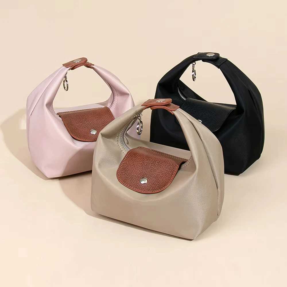 Versatile Lady Crossbody Bag Nylon Waterproof Tote with Two Detachable Straps Fashionable Dumpling Handbag for Women H260417
