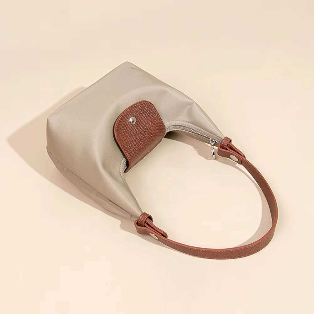 Versatile Lady Crossbody Bag Nylon Waterproof Tote with Two Detachable Straps Fashionable Dumpling Handbag for Women H260417