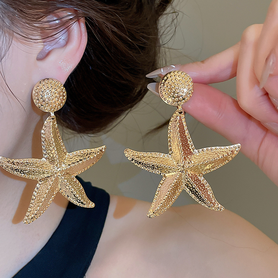 Silver needle metal pleated starfish European and American cross-border niche design earrings, unique trendy exaggerated earrings for women - view 4