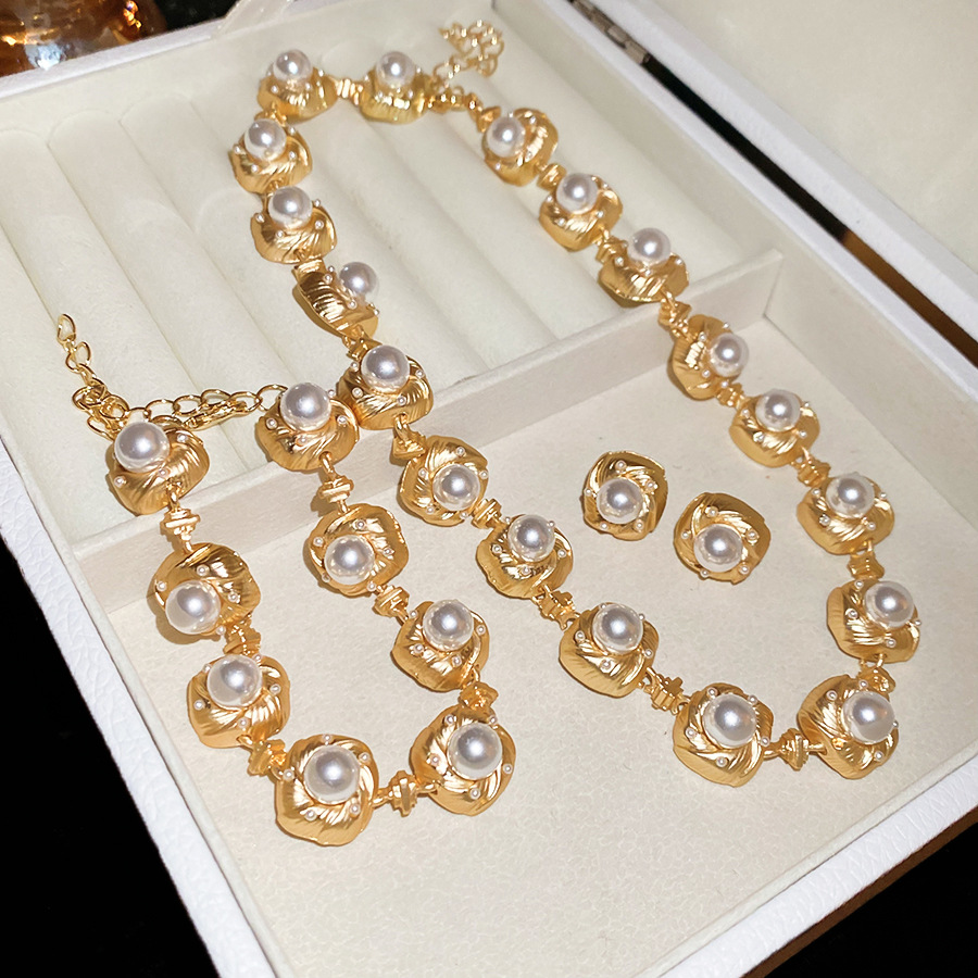 French court-style pearl necklace, bracelet, earrings, vintage elegant niche jewelry set, light luxury accessories for women - view 9