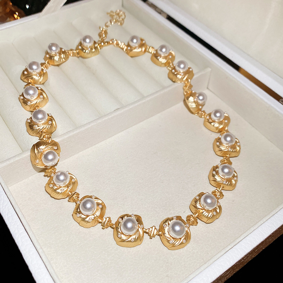 French court-style pearl necklace, bracelet, earrings, vintage elegant niche jewelry set, light luxury accessories for women - view 7