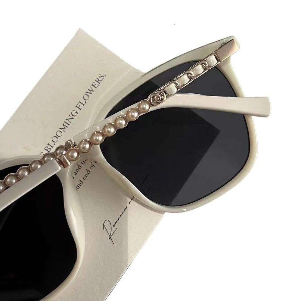 2026 New Polarized Sunglasses Stylish Pearl Dainty Legs, UV Protection, Essential Design Travel, Suitable for Women with Myopia