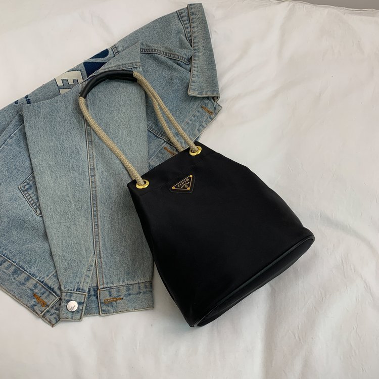 Free Shipping Female Slant Shoulder Bag Fashion Bag Shoulder Fashion Simple Female Bag Foreign Style 2026