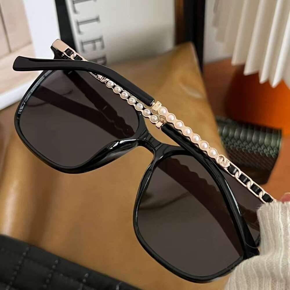 2026 New Polarized Sunglasses Stylish Pearl Dainty Legs, UV Protection, Essential Design Travel, Suitable for Women with Myopia