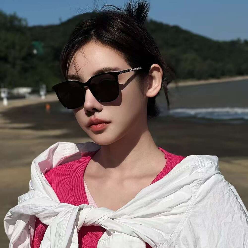 2026 New Polarized Sunglasses Stylish Pearl Dainty Legs, UV Protection, Essential Design Travel, Suitable for Women with Myopia