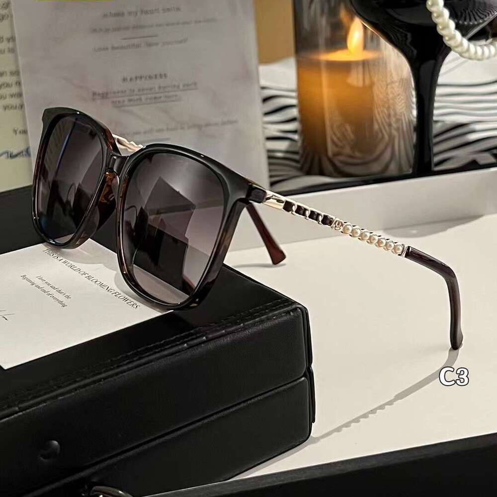 2026 New Polarized Sunglasses Stylish Pearl Dainty Legs, UV Protection, Essential Design Travel, Suitable for Women with Myopia