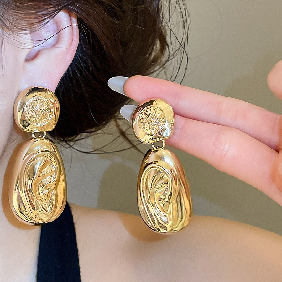 European American niche style, unique and exaggerated surrealism, asymmetrical earrings, light luxury, fashionable, high-end earrings for women - view 4