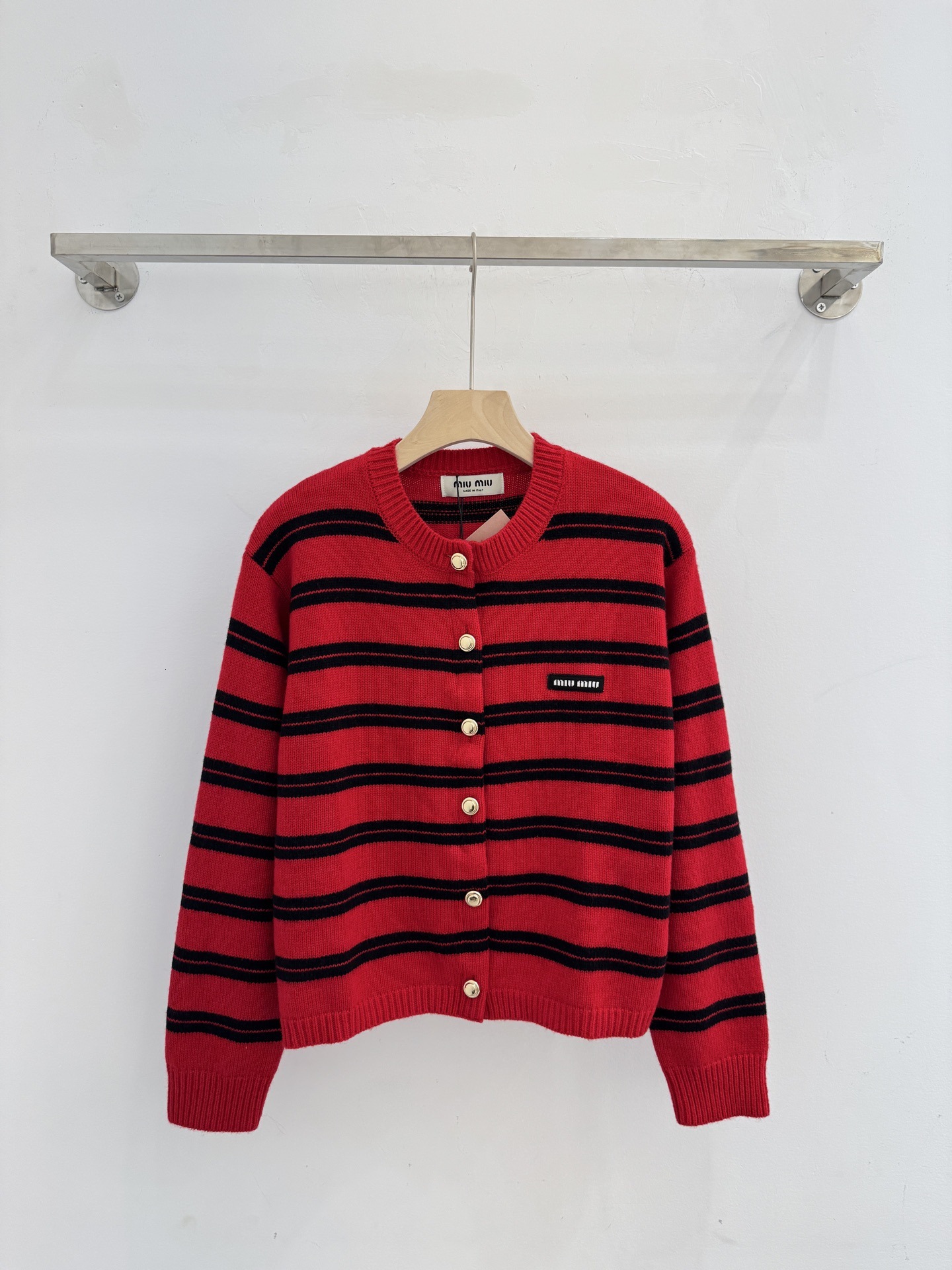 Nanyou High-End Quality Celebrity Inspired Women Wool Knit Cardigan M Letter Jacquard Red Black Striped Sweater Coat with Gold Button Decor Luxury War