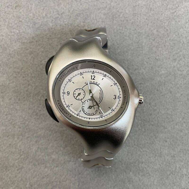 Fashionable Creative Vintage Alien y2k Quartz Watch Twisted Design Watches For Man Reloj 26Y0420