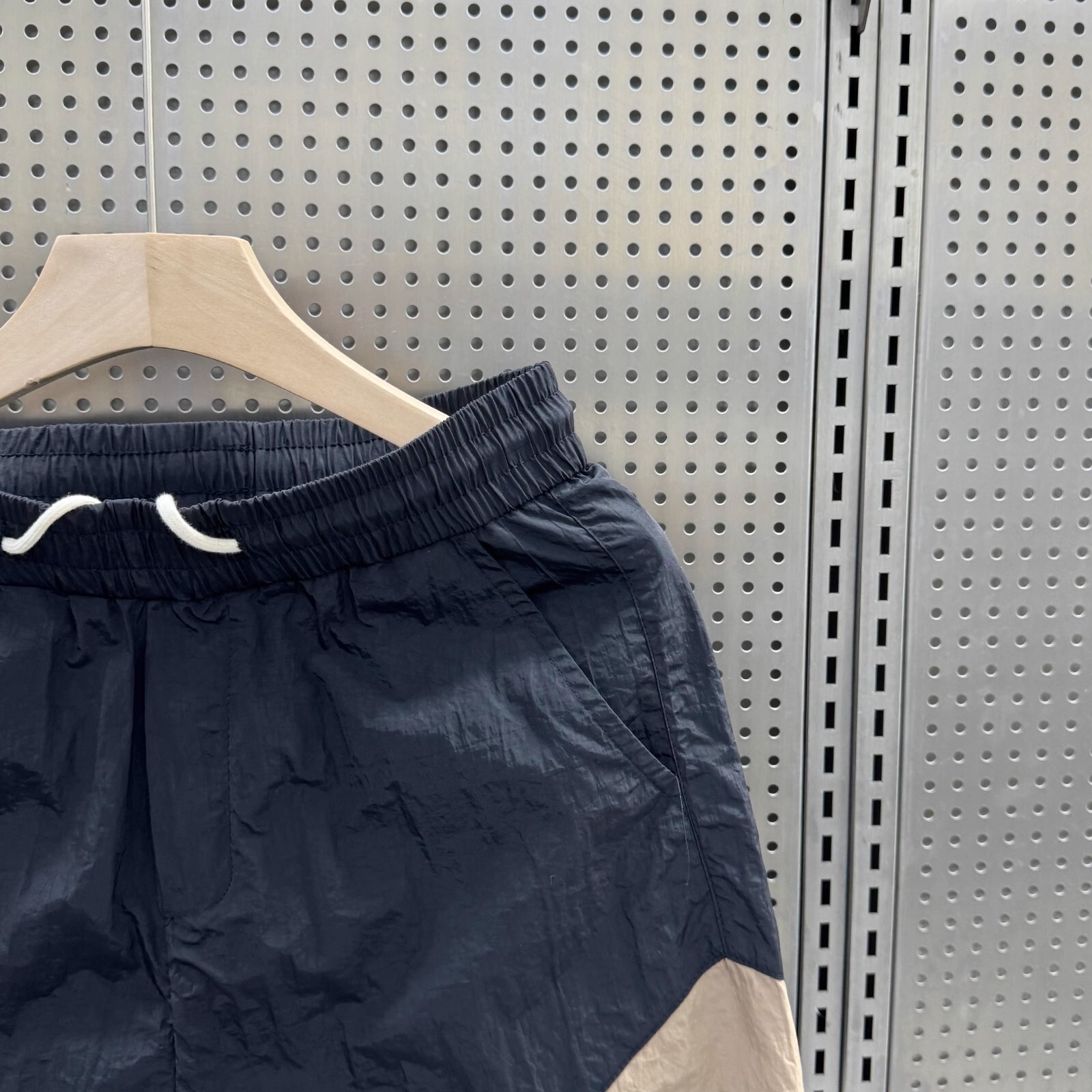 Designer Luxury Summer Trendy Color-block Casual Shorts For Men, Thin Quick-dry Sports Five-point Shorts, Fashionable Versatile Straight Beach Shorts